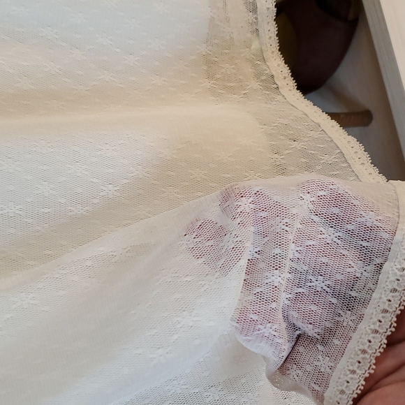 Cream camisole blouse - Picture 4 of 5